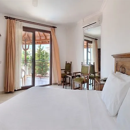 Comfy With Shared Pool Near 酒店 3*
