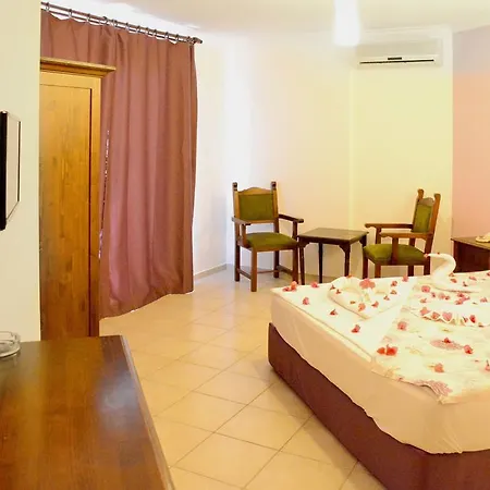 酒店 Comfy With Shared Pool Near 博德鲁姆