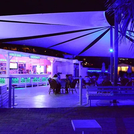 Comfy With Shared Pool Near Hotell Bodrum