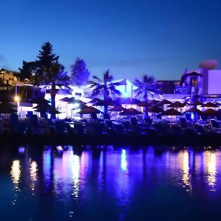 Hotell Comfy With Shared Pool Near