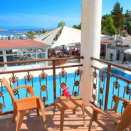 Otel Comfy With Shared Pool Near