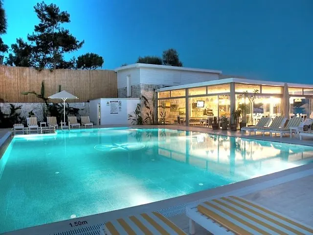 Ξενοδοχείο Comfy With Shared Pool Near 3*
