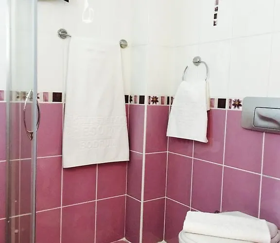 Comfy With Shared Pool Near Αλικαρνασσός