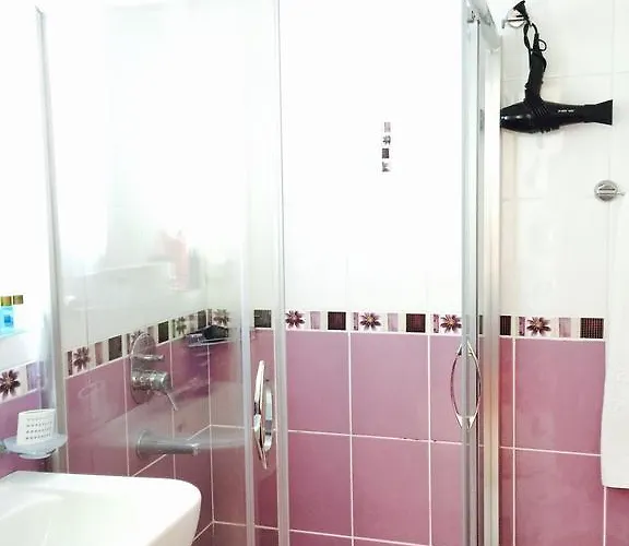 Ξενοδοχείο Comfy With Shared Pool Near 3*