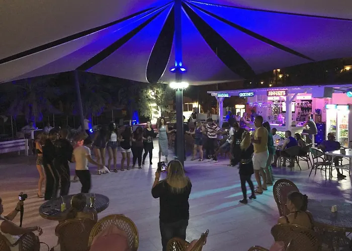 Ξενοδοχείο Comfy With Shared Pool Near