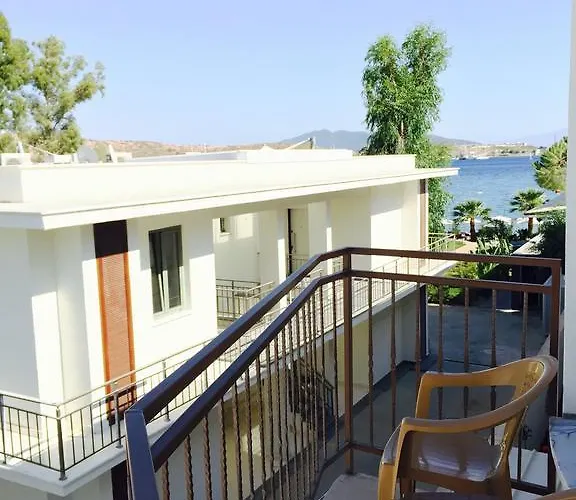 Comfy With Shared Pool Near 3* Αλικαρνασσός