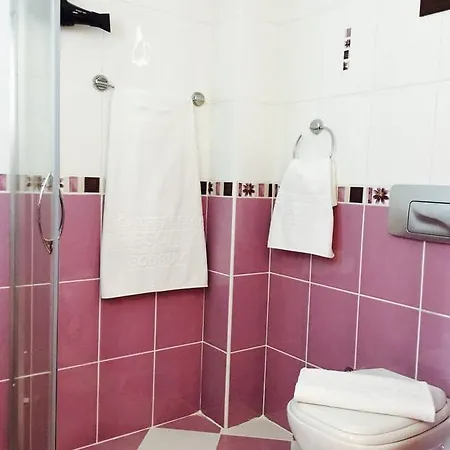 Comfy With Shared Pool Near בודרום