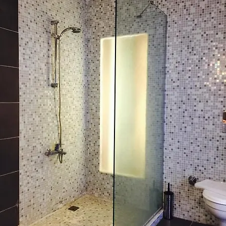 Comfy With Shared Pool Near 3* בודרום