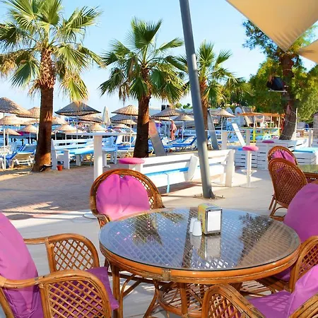 Comfy With Shared Pool Near Hotell Gümbet