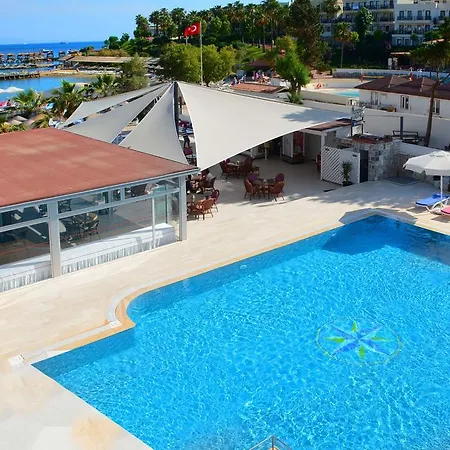 Hotel Comfy With Shared Pool Near 3*