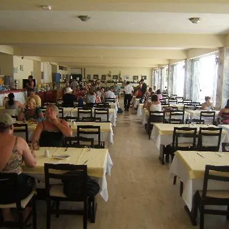 Comfy With Shared Pool Near