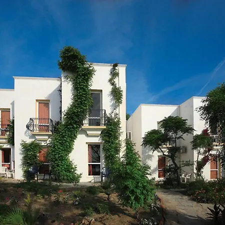 Comfy With Shared Pool Near בודרום