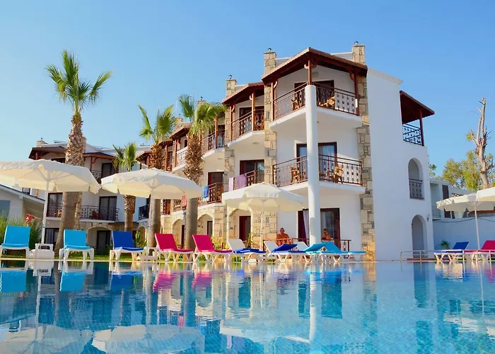 Comfy With Shared Pool Near 호텔