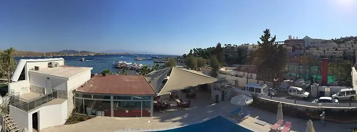 호텔 Comfy With Shared Pool Near