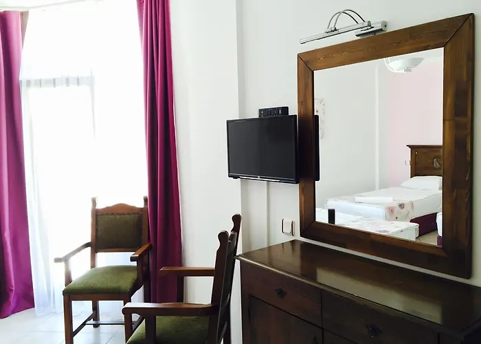 Hotel Comfy With Shared Pool Near 3*