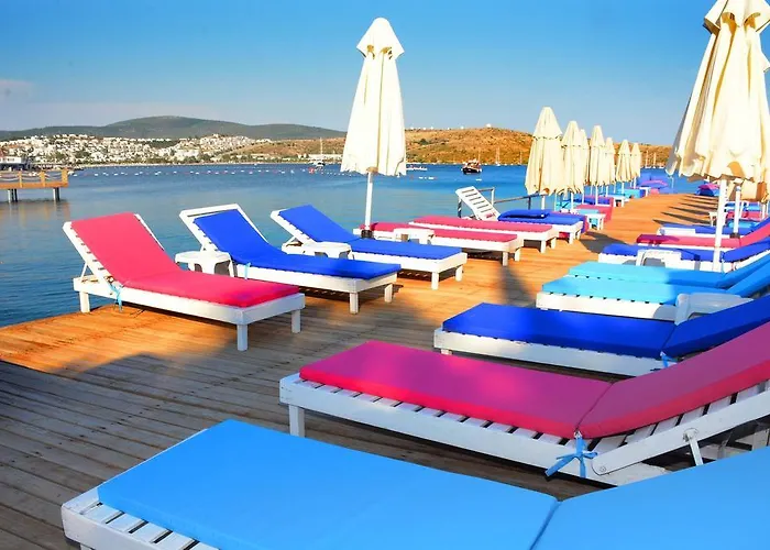 Comfy With Shared Pool Near 호텔