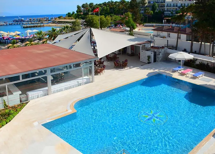 호텔 Comfy With Shared Pool Near 3*