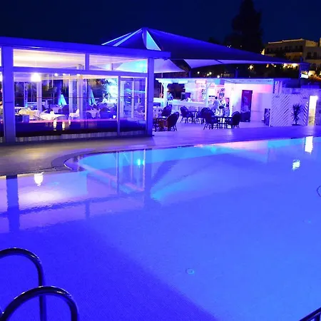Comfy With Shared Pool Near 3* Αλικαρνασσός
