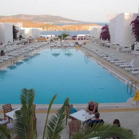 Comfy With Shared Pool Near Αλικαρνασσός