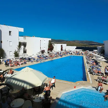 Comfy With Shared Pool Near Ξενοδοχείο