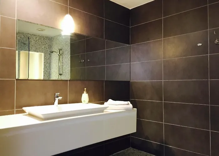 Comfy With Shared Pool Near