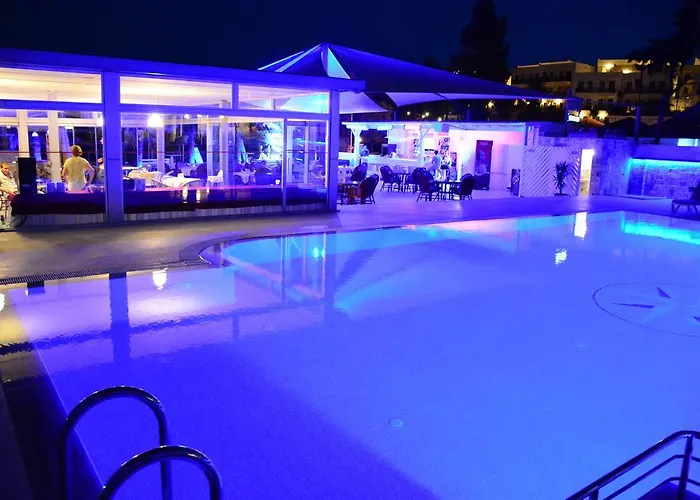 Comfy With Shared Pool Near 3* ボドルム