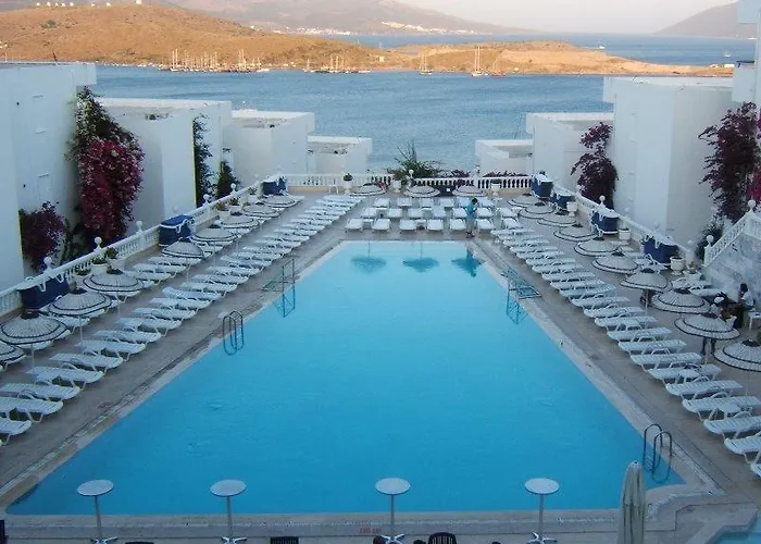 Szálloda Comfy With Shared Pool Near 3*